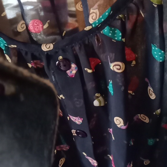 Cute woman's sheer top - Picture 7 of 7